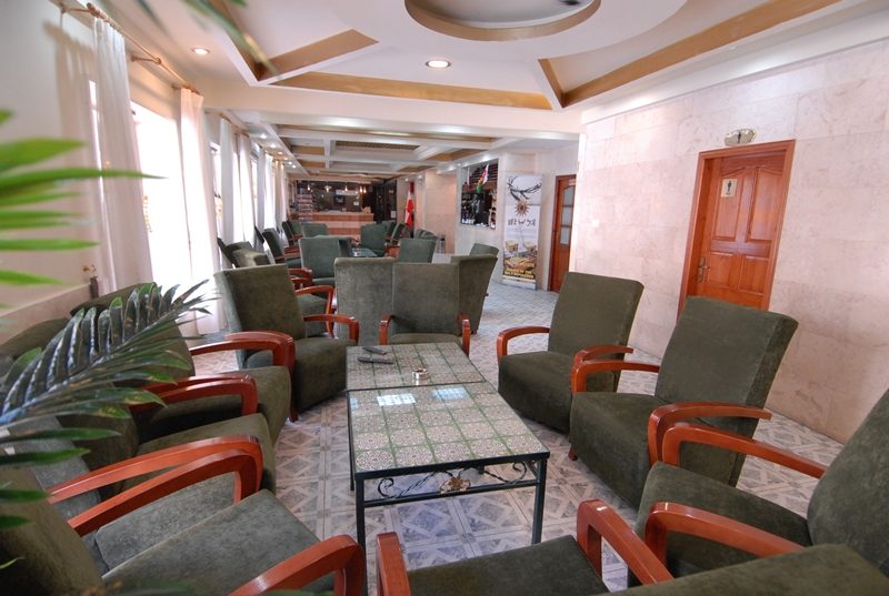 Lobby & Bar